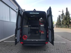 Laimer Hydraulik Service Werkstattwagen - Einblick Hintertür 8