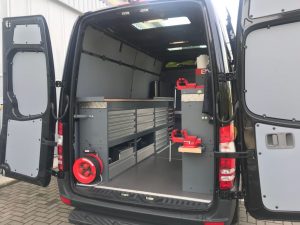 Laimer Hydraulik Service Werkstattwagen - Einblick Hintertür 4