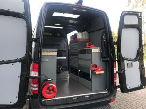 Laimer Hydraulik Service Werkstattwagen - Einblick Hintertür 3