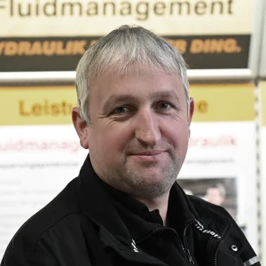 Dennis Hanenberg, Service-Mitarbeiter der Laimer Hydraulik GmbH